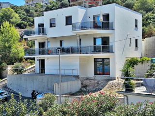 Casa di lusso a Čiovo - Mastrinka con 3 appartamenti e vista aperta sul mare